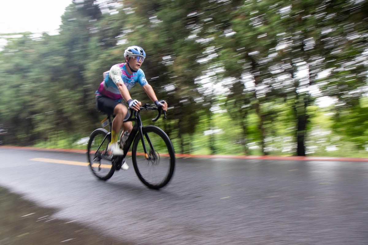 骑行管家向用户提供骑行技巧、骑行训练等课程内容按健身教练的模型拖鞋该服务描述