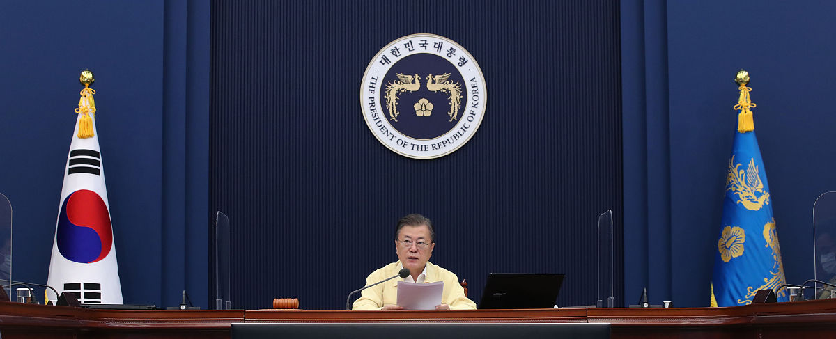 女朋友问我妈妈老公掉水里先救哪个