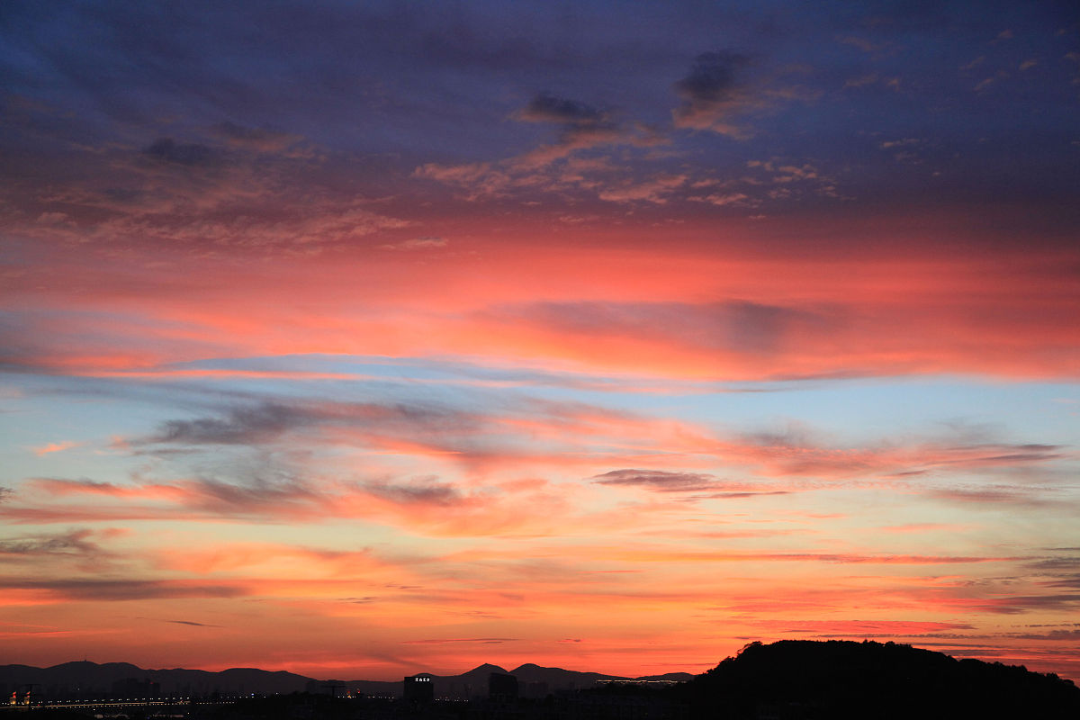 火烧云：壮丽景象与天气预兆