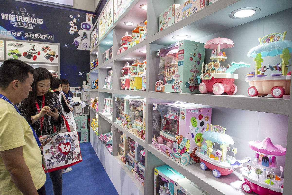 帮我想几个xx万事屋名称用于潮玩店