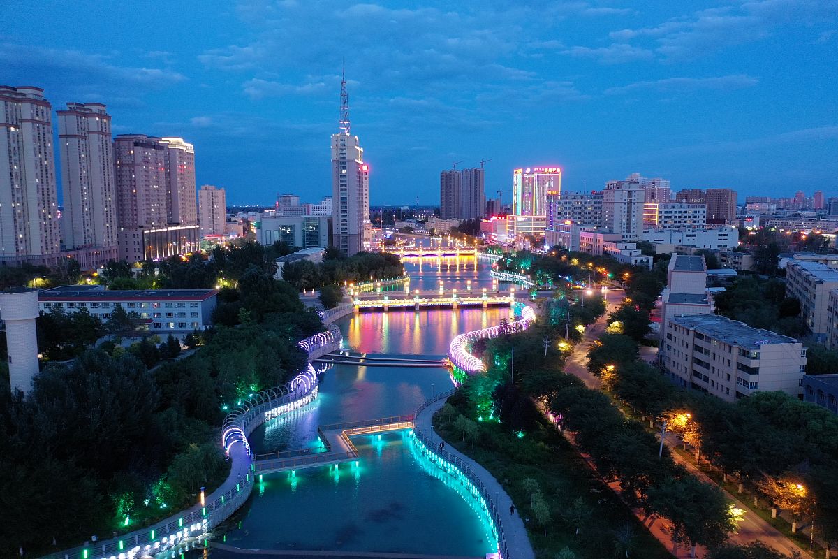 2021年6月22日,航拍新疆博乐青得里河夜景,璀璨绚丽.