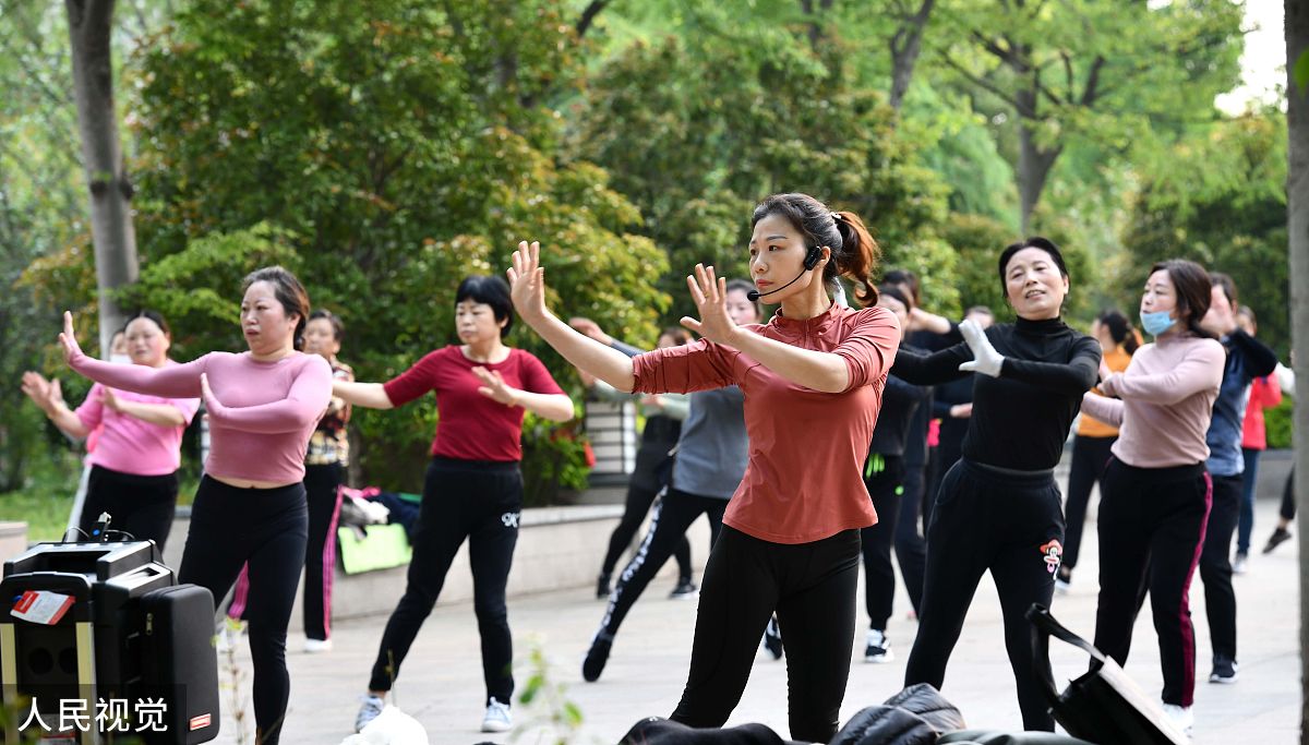 广场舞：中国社区的健身与社交现象