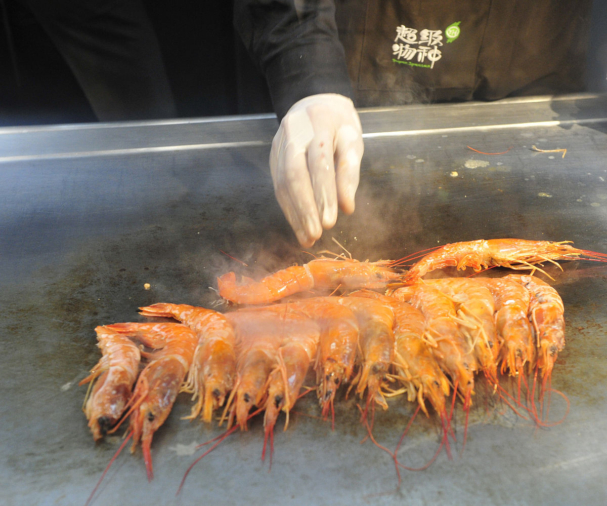 2018年1月5日,北京,超级物种龙湖长楹天街店吸引众多顾客光顾.