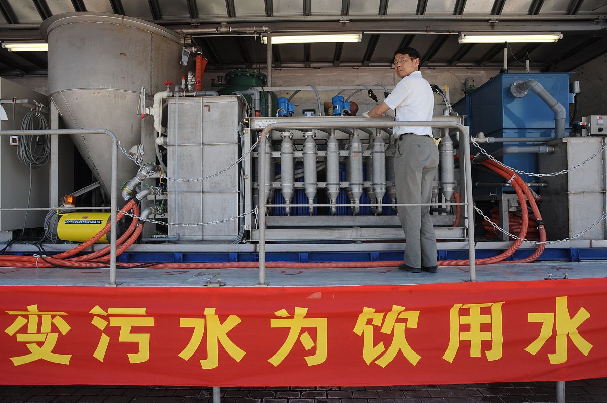 循环水箱绿藻危害：设备故障、质量下降及应对措施