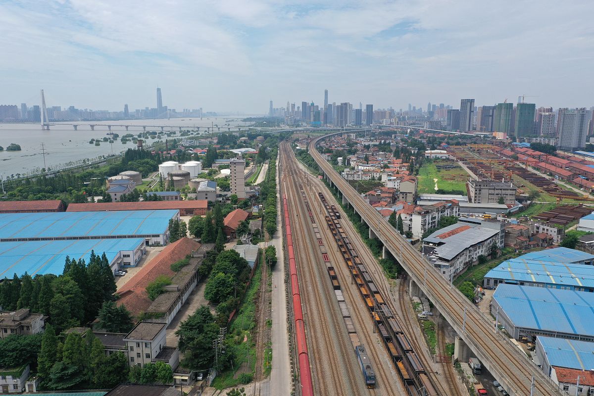 武汉铁路职业技术学院电子工艺与管理专业怎么样？就业前景、课程设置、实践机会全解析