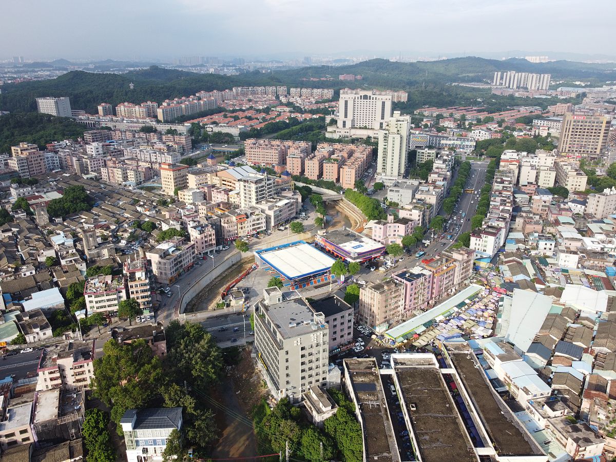 2020年9月15日,广东省东莞市清溪镇中心区,航拍,城市风光,建筑物.
