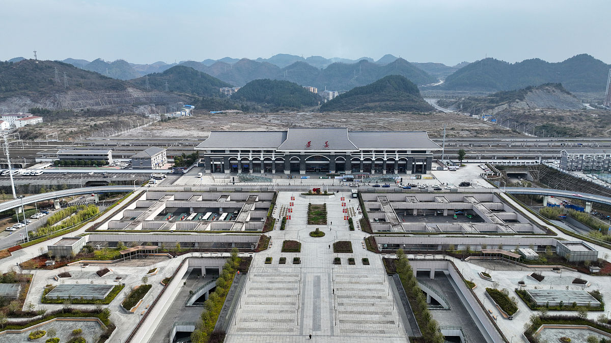 从长沙高铁南出发去遵义市、安顺市、六盘水市由近至远依次顺序