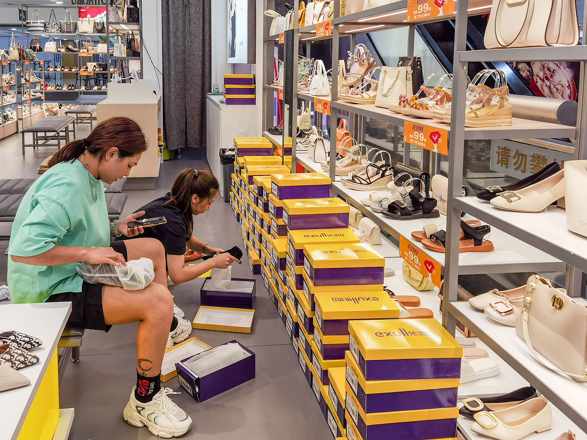 SHEIN 的市场优势：款式丰富、物流快速、体验出色、营销强大、策略多元