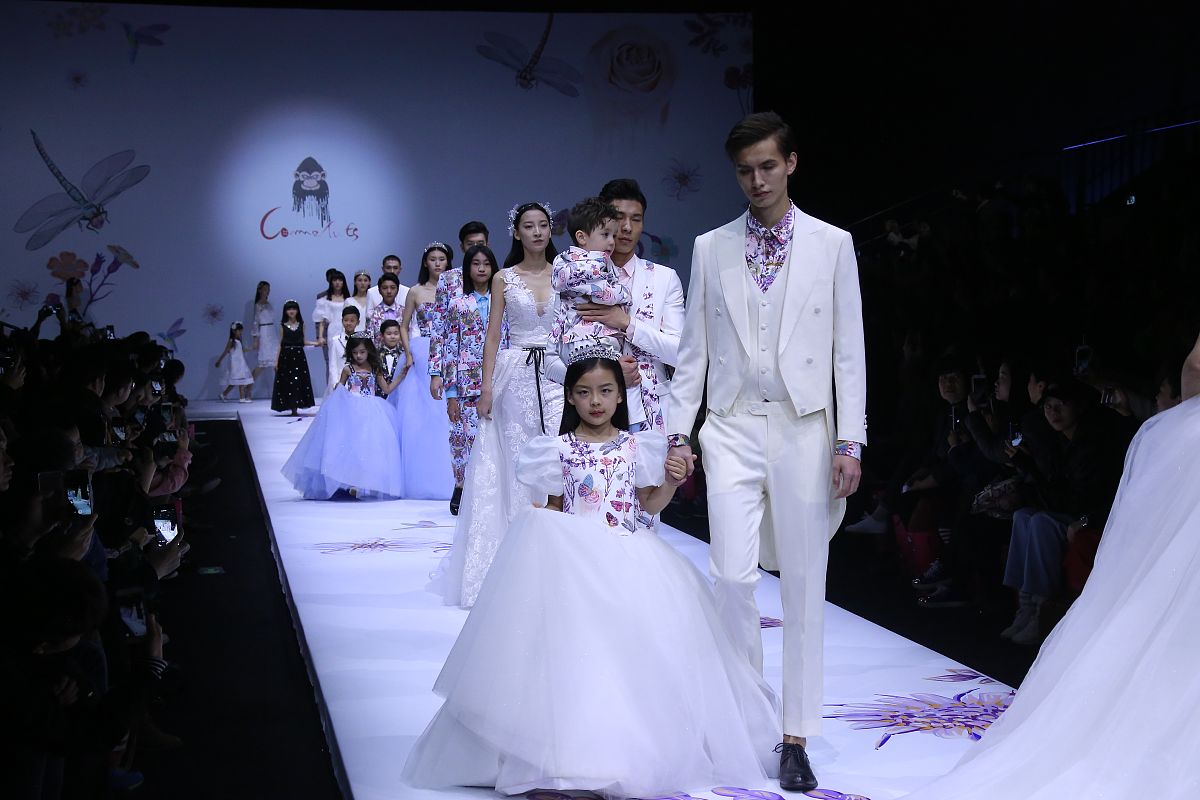 给我写一首原创歌曲包括歌曲的简介创作背景歌词要完整