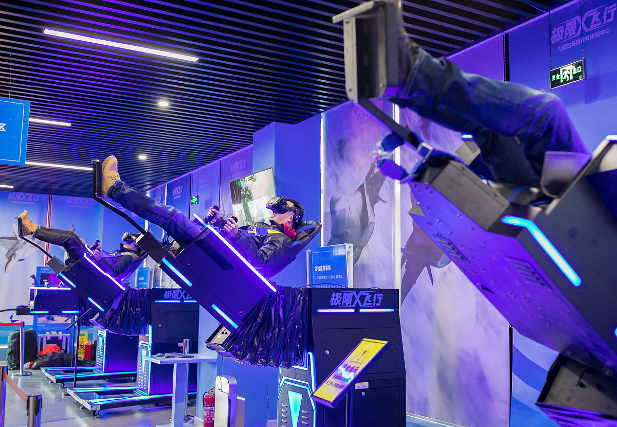 元宇宙助力进步是由AR技术和VR技术支持的一款游戏这款游戏模拟现实生活而又不同于现实生活描述产品或服务产生的社会效益与经济效益各列3点字数500字