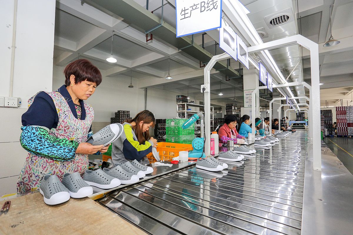 全球制鞋产业巨头：宝成、华利、丰泰等代工厂及主要产鞋国家
