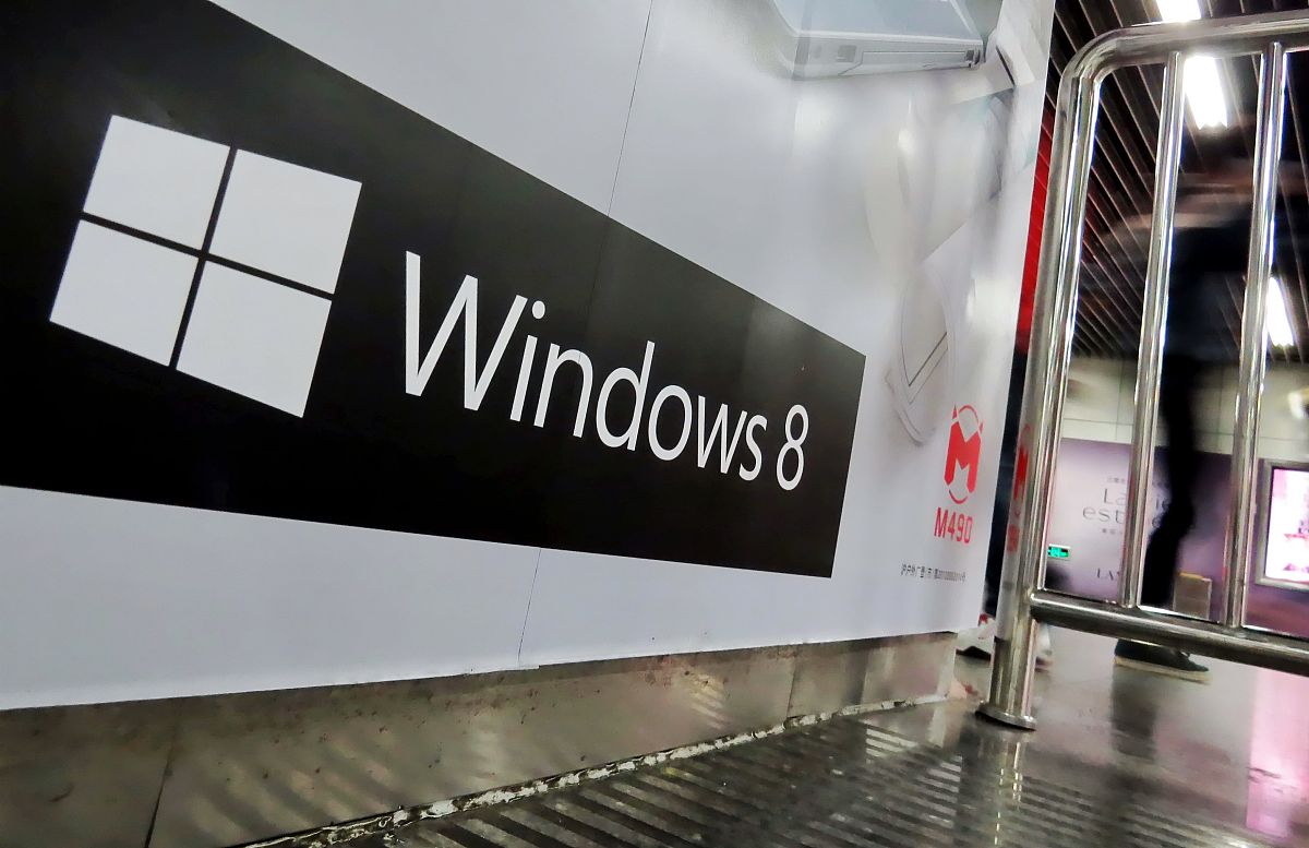 2013年1月27日,上海,一则微软windows <strong>8</strong>宣传广告.