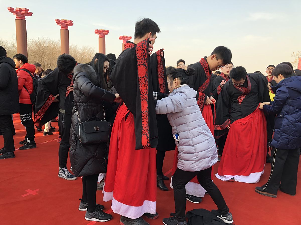 培养孩子正确的人生观价值观和世界观：来自父母的信