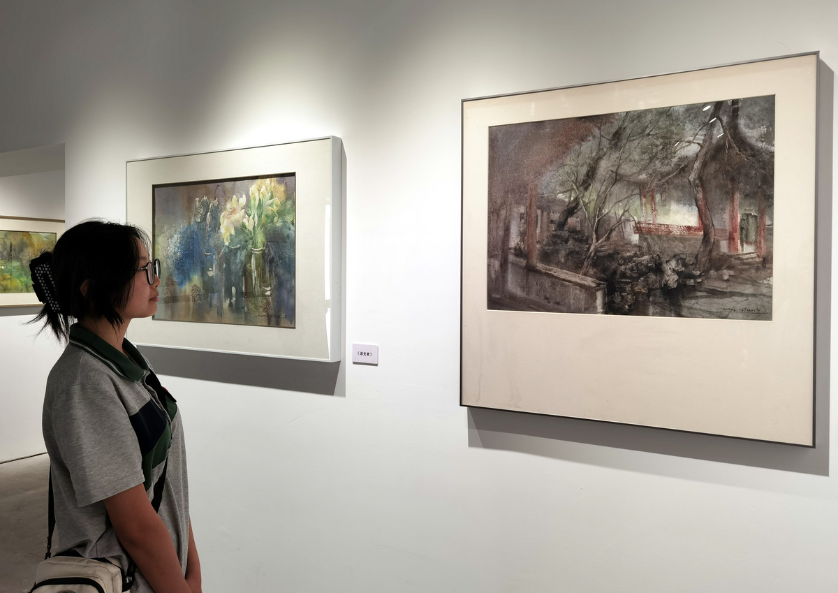 绘画作品 宁波博物馆 宁波财富中心玉米楼 宁波天一阁 杭州莲花体育馆 还有一个画着大大的我 从自己的角度出发写一个介绍