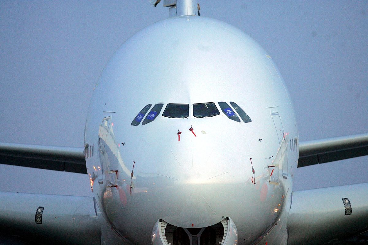 2005年1月15日,世界最大客机空中客车a380亮相法国南部城市图卢兹,可