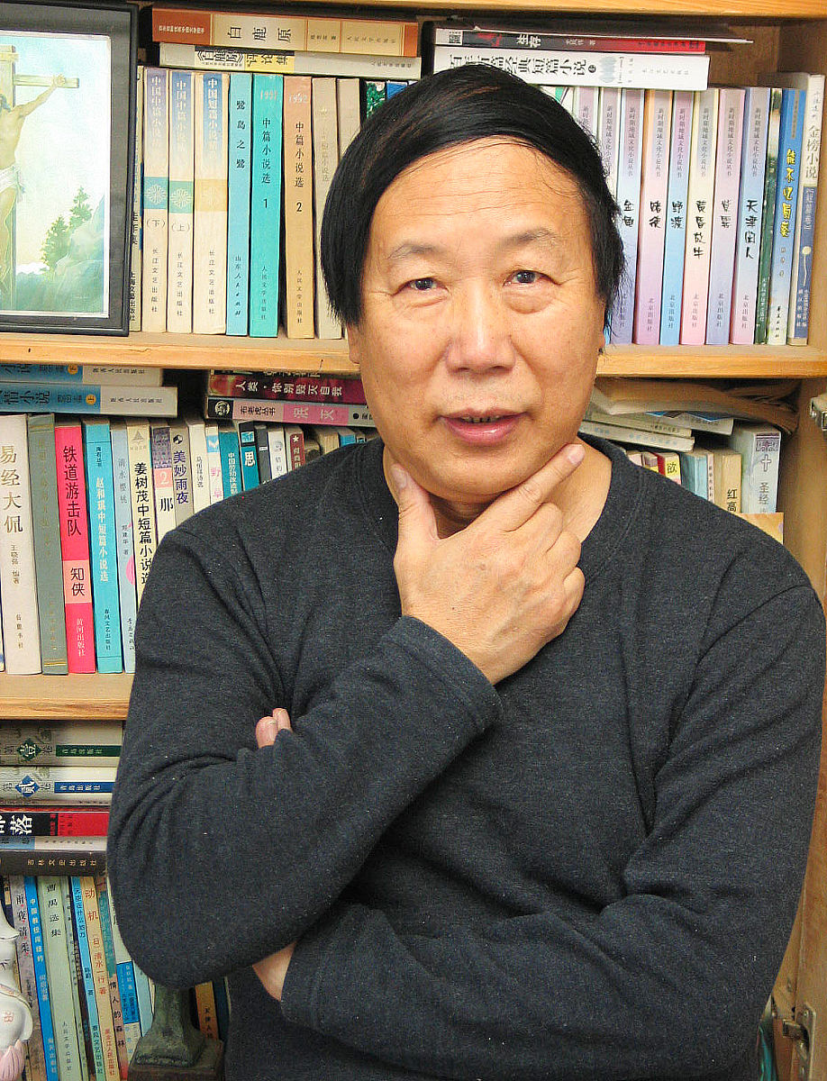 2005年,青岛,作家尤凤伟.