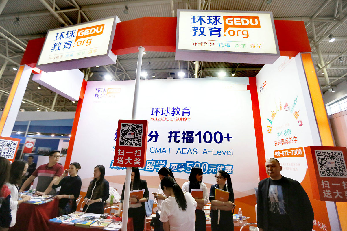 雅思写作评分：太多学生上大学？- 讨论与分析