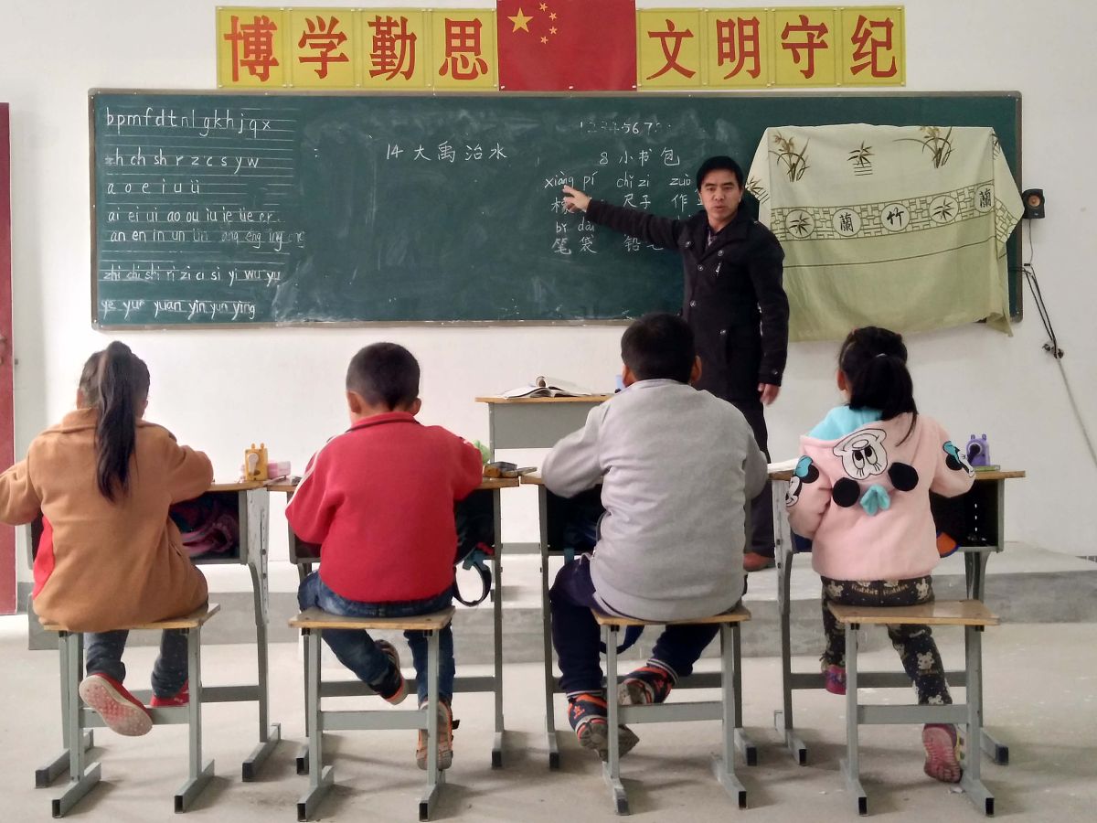 华阳小学特色:多元课程、创新教学、心理健康、社会实践、文化活动 华阳小学特色:多元课程、创新教学、心理健康、社会实践、文化活动