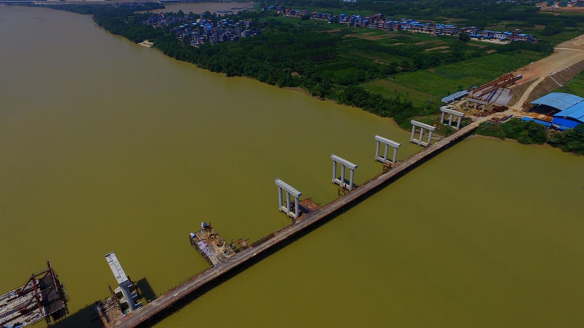 t形截面的梁两端受力偶矩