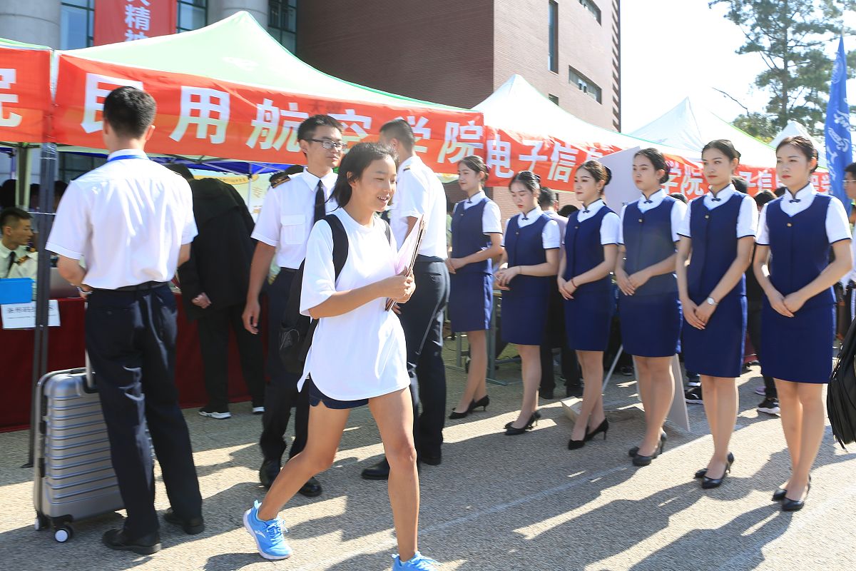 鹤壁中专学校航空乘务专业招生简章【2021年】