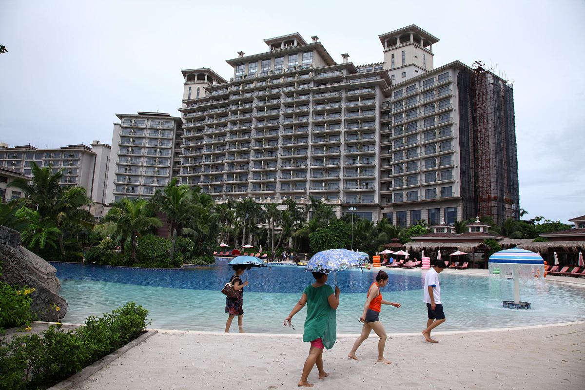 次级类目住宿海口游记内容示例游客来写一句话例如：酒店宽敞的房间真的非常惊喜那个直面大海的阳台让我倍感舒心300来块定到的酒店真是太满意了。