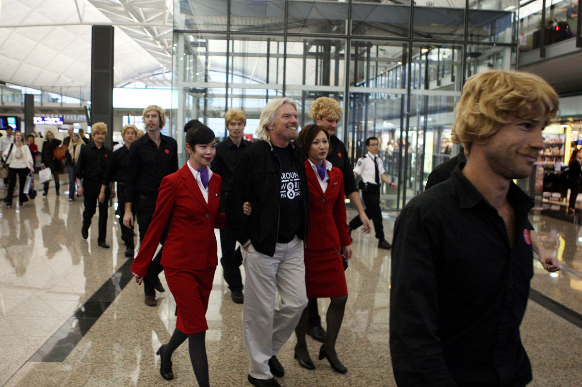 从美国飞香港有多少班次？有哪些？