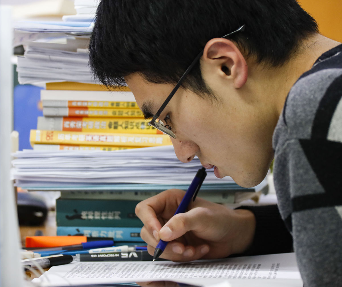 向学长请教学习问题：提高效率、选择方法、克服困难等