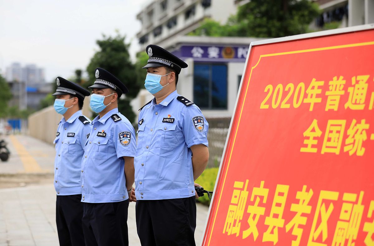 铸平安护发展：人民警察的使命与担当 - 坚定守护人民安全