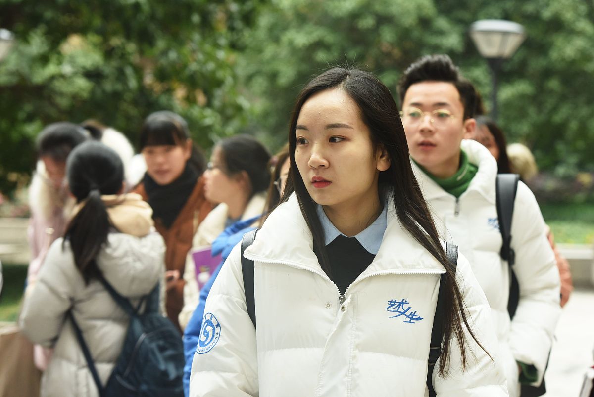 高考逆袭：300分到650分，她们的爱情长跑开花结果