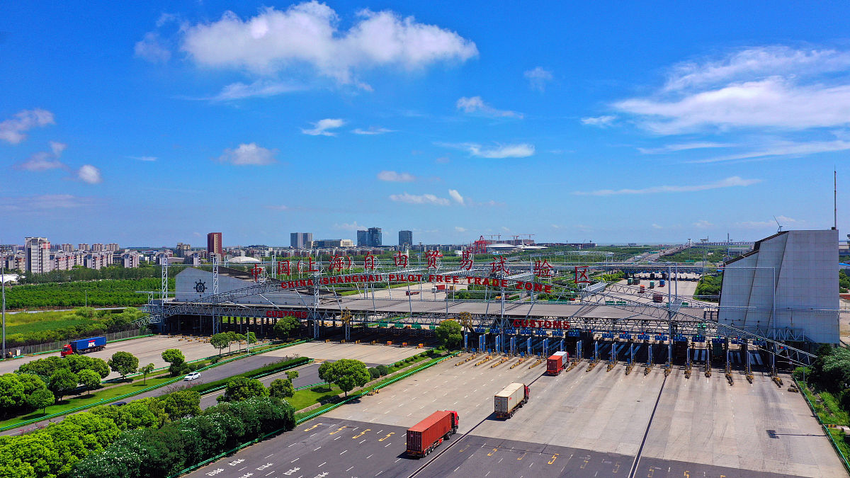 长沙自贸临空区经济运行方面存在的问题、制度创新方面存在的问题、外贸方面存在的问题相关问题阐述要详细一点每个问题都要有数据说明