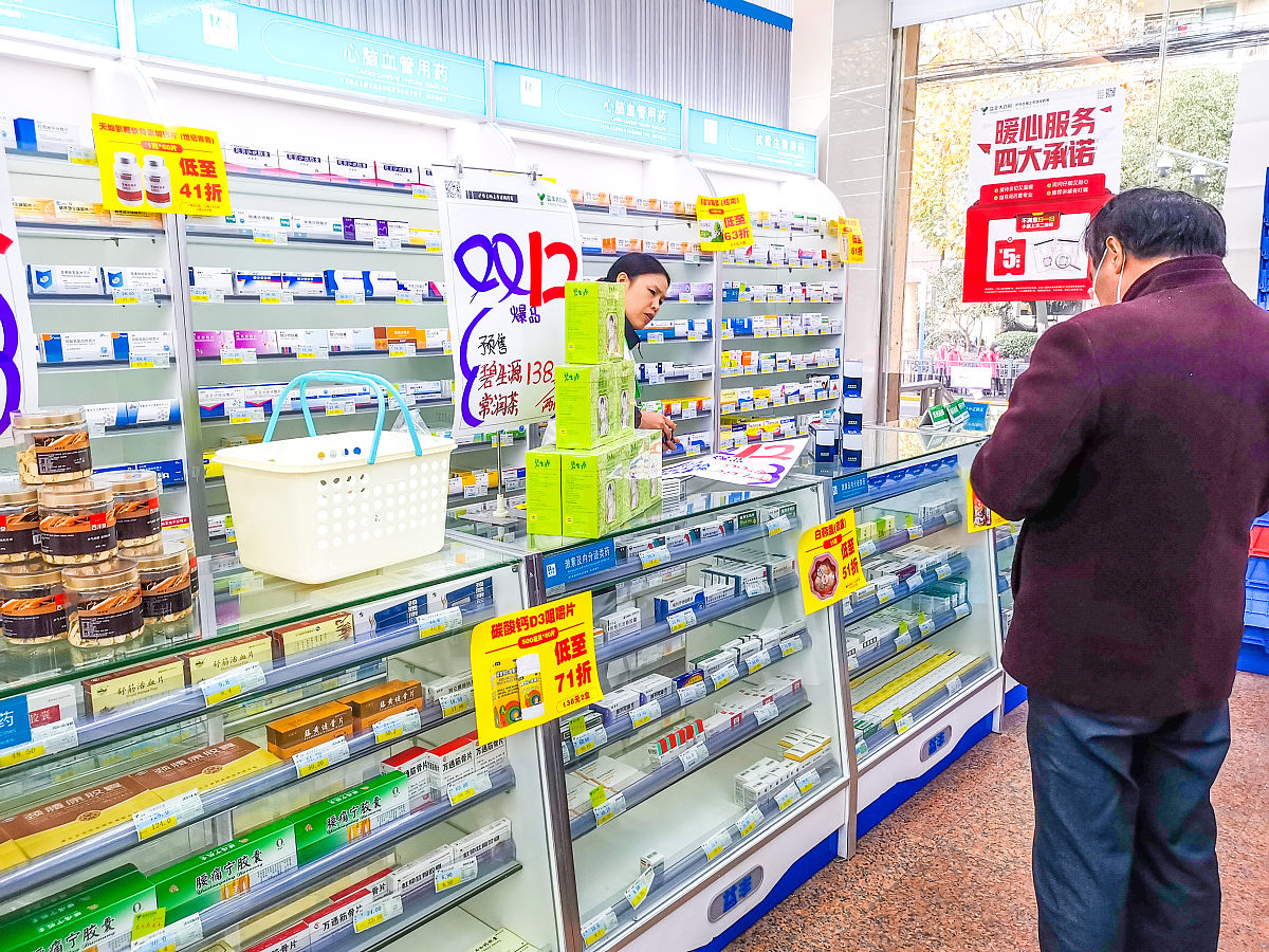 我是一个互联网药店的运营药店叫药小咚大药房现在月底大促有优惠需要一份朋友圈文案