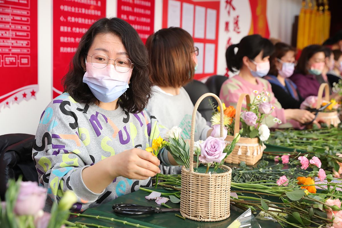 写一句话引出下列的活动12020年10月组织开展光盘在行动环保记心中班团行动； 22020年11月组织开展学风建设班团活动；32020年11月组织开展实行无手机课堂；42020年12月组织开展推动高质量发展贯彻新发展理念主题团日活动；52021年4月组织开展不忘初心、牢记使命暨庆祝中国共产党建党一百周年主题团日活动；62020年12月组织开展百变活力气球大赛超级完满团支部活动；72021年4月组织