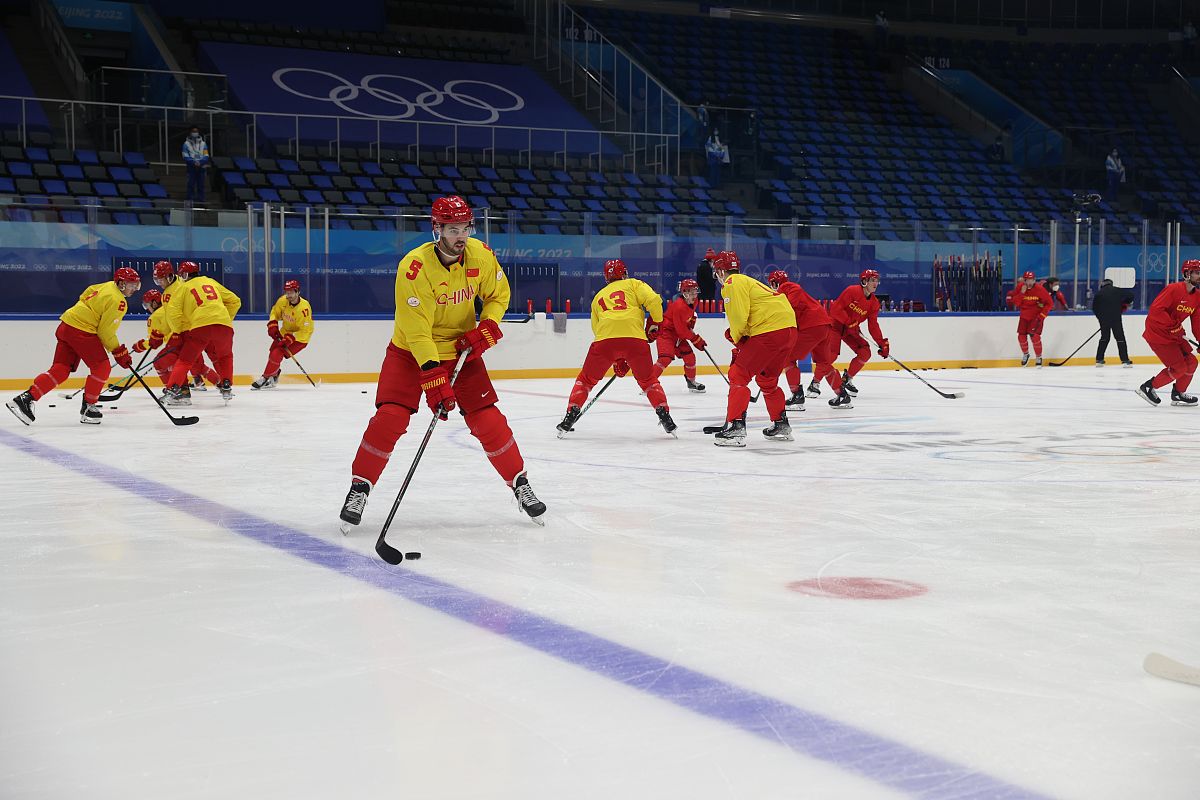 甘肃哪些大学开设冰球专业？