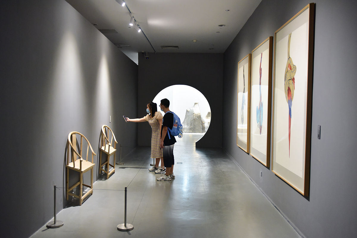 互联网线上心灵艺术馆运营成本分析：支出与收益示例 (200元内)