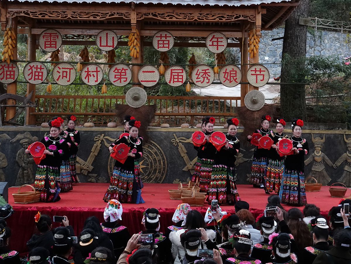 恩施文化之旅：景点、民俗、手工艺 - 深入了解少数民族文化