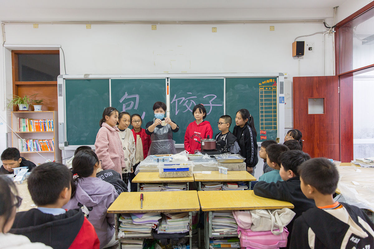 七星关区城区小学课堂教学模式调查分析以上面题目 写一篇5000字论文要求要有调查数据 并制成表格有百分比 并且对数据进行分析