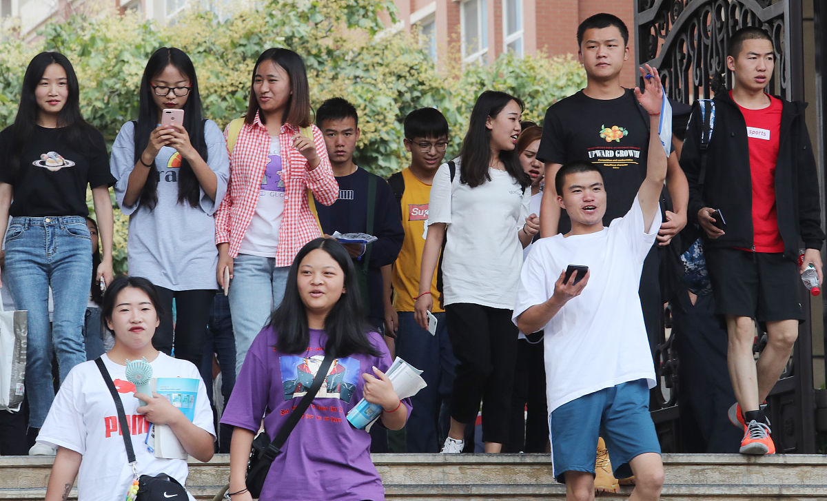感谢我的大学挚友：杨旭、许志杰和李锦昌