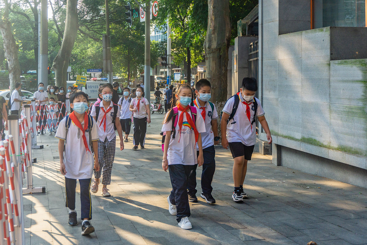 2021年9月1日,湖北武汉,武昌区水果湖第二小学开学第一天.