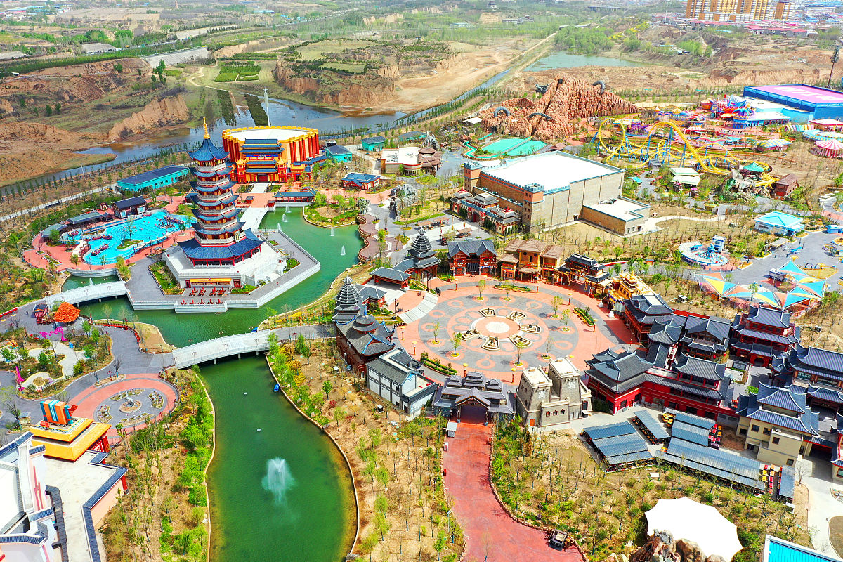 八月初，方特玩乐还是西安旅行？