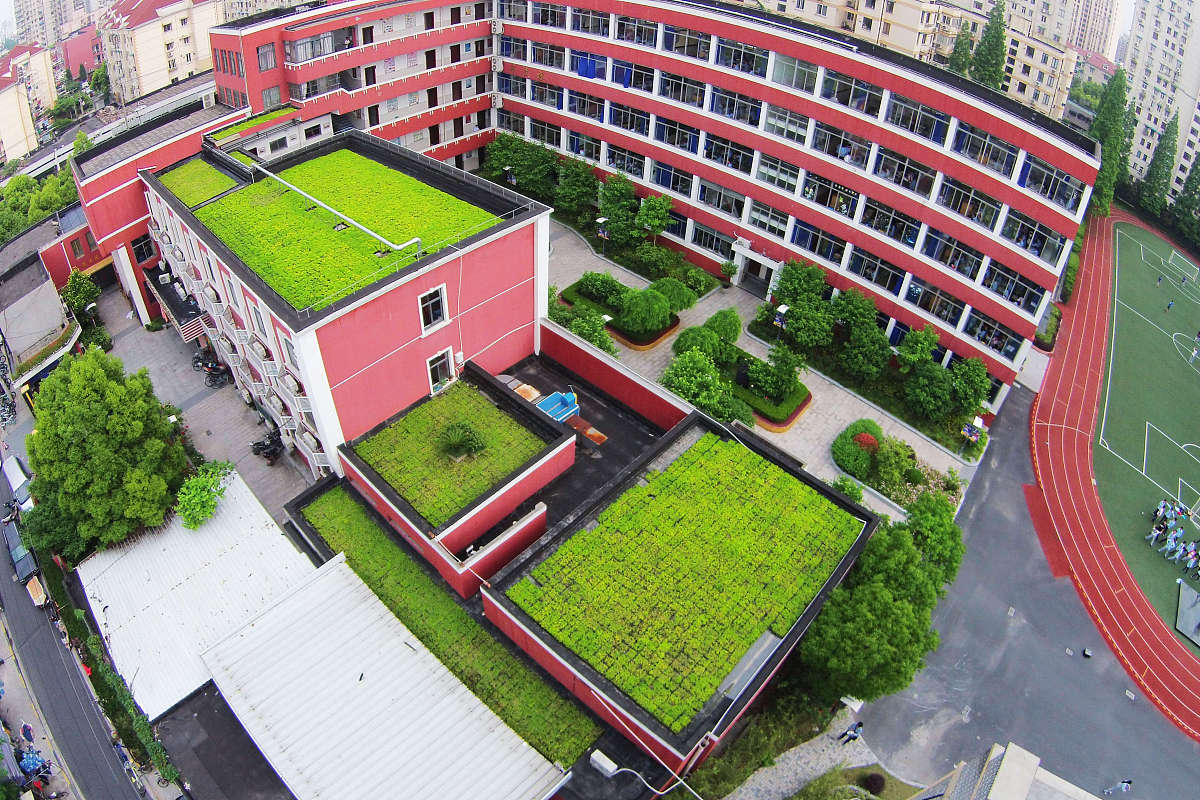 2015年05月19日,上海,航拍镜头下的虹口实验学校"空中花园".