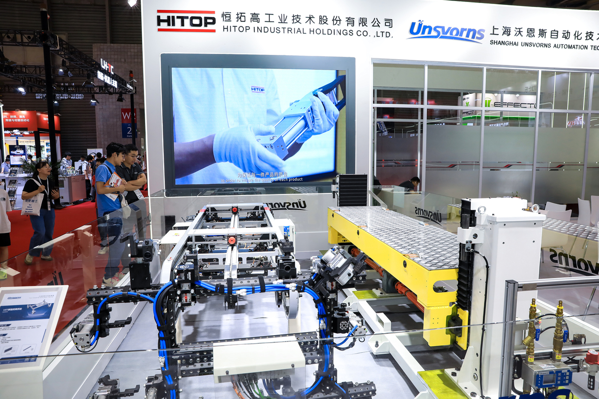 根据福士汽车零部件公司智能制造探索之路的案例试分析福士汽车零部件公司在智能制造之前的运营管理现象以及造成这些现象的原因