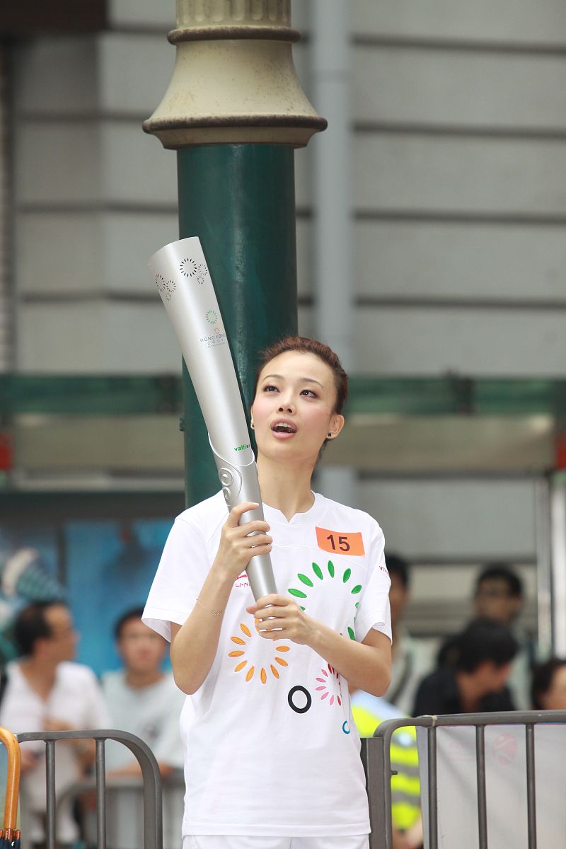 运动会加油诗：挥洒汗水，追逐梦想