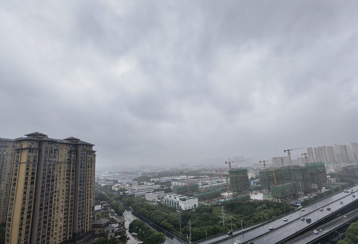 2021年7月26日,受台风"烟花"影响,江苏常州迎强降雨天气.