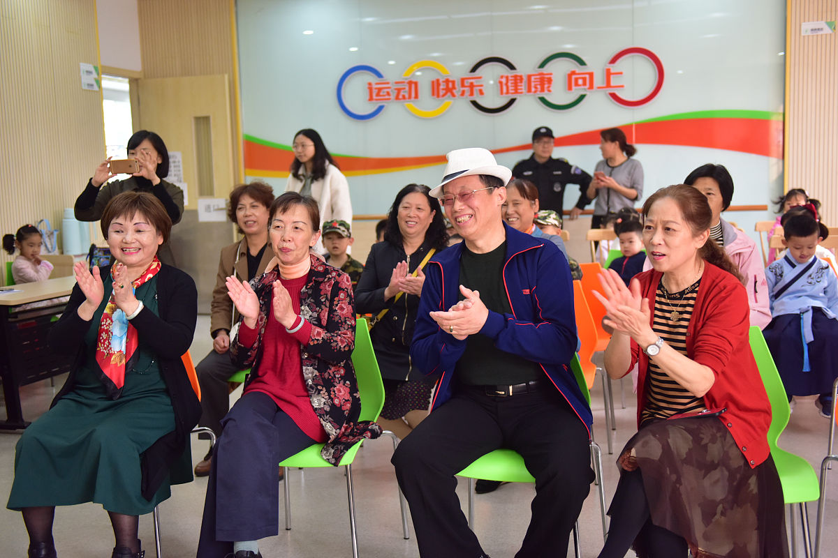 艺海之声合唱团走进敬老院尉问老人与残友怎么发朋友圈