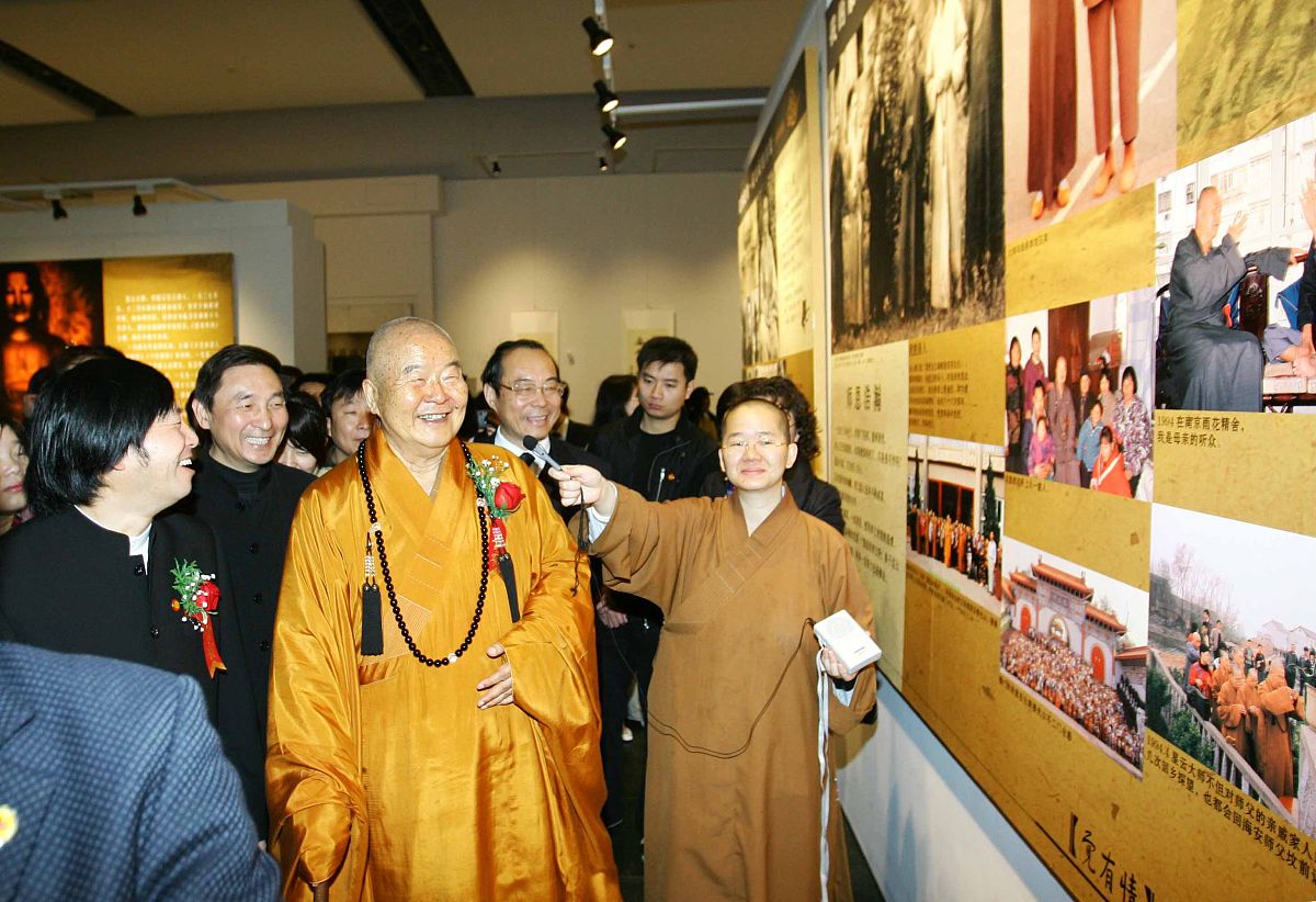 2006年3月18日,已过79岁高龄的台佛教界领袖著名高僧星云大师抵达湖南