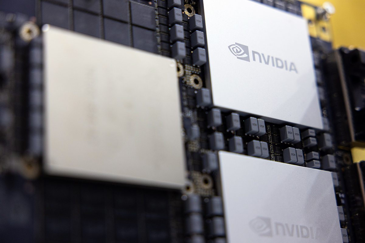 使用 mpirun -np 1 gmx_mpi mdrun 命令是否使用了 GPU 加速？