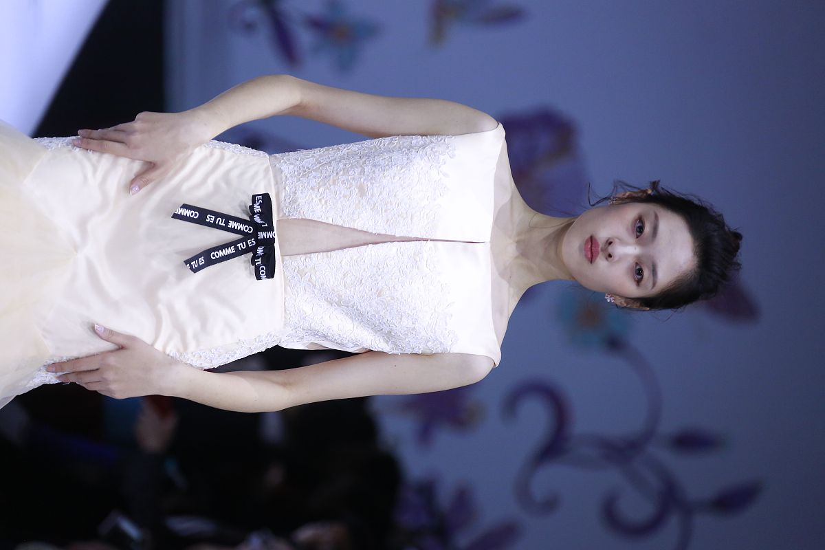 2017年11月4日,北京,2018春夏中国国际时装周:comme tu es·刘嘉 品牌