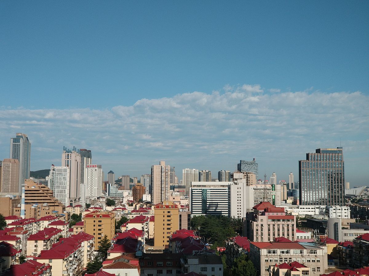 2018年6月28日清晨,经过一夜风雨,山东烟台蓝天白云,颜值爆表.