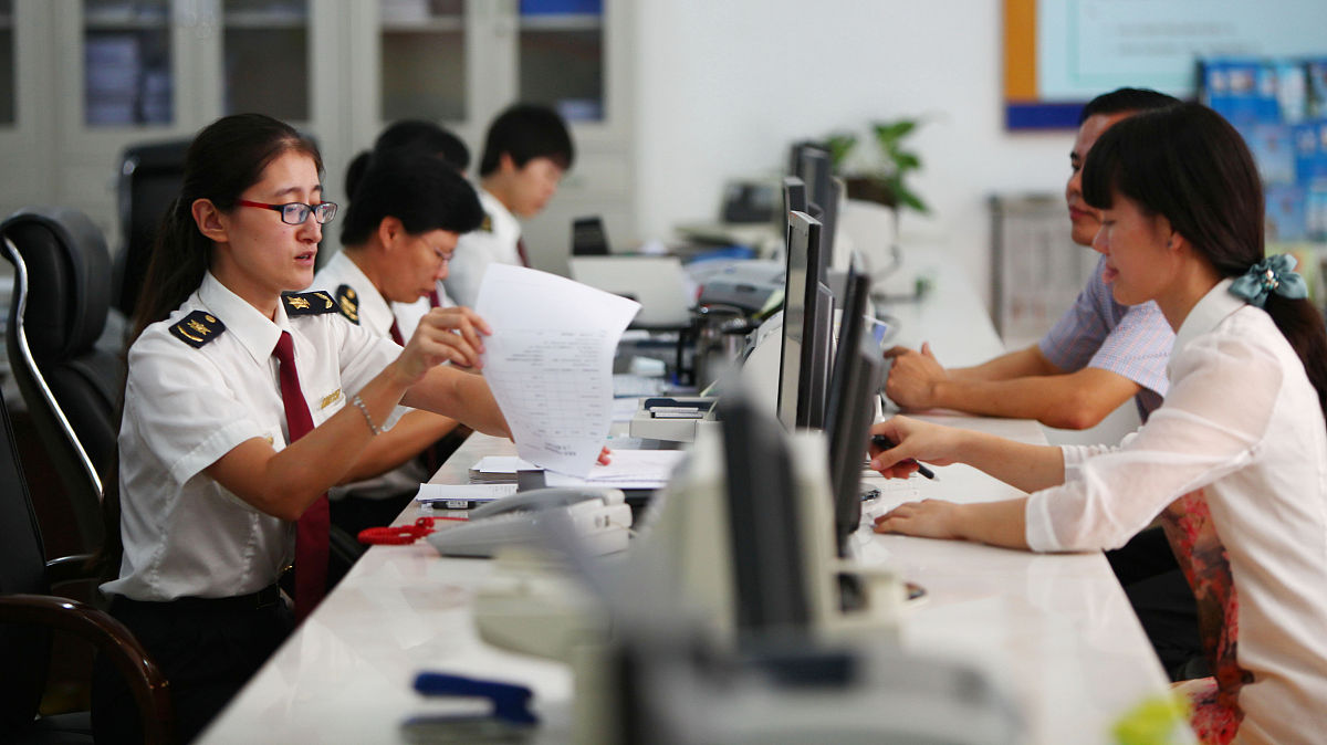 1 实地调研：前往口岸现场和口岸查验单位进行实地调研观察口岸现场和口岸查验单位的工作情况。细化流程