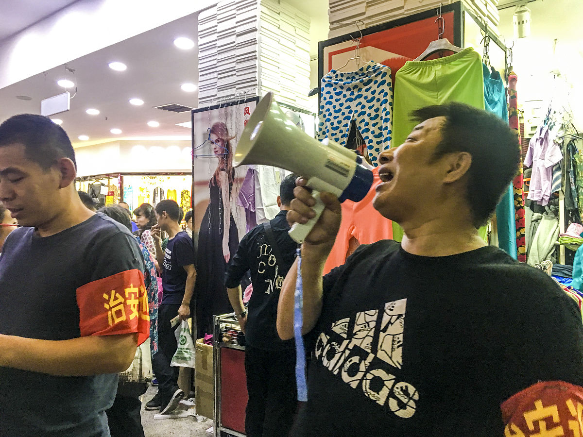 2018年9月27日,北京,开业20年,官园批发市场进入撤市倒计时,市民纷纷